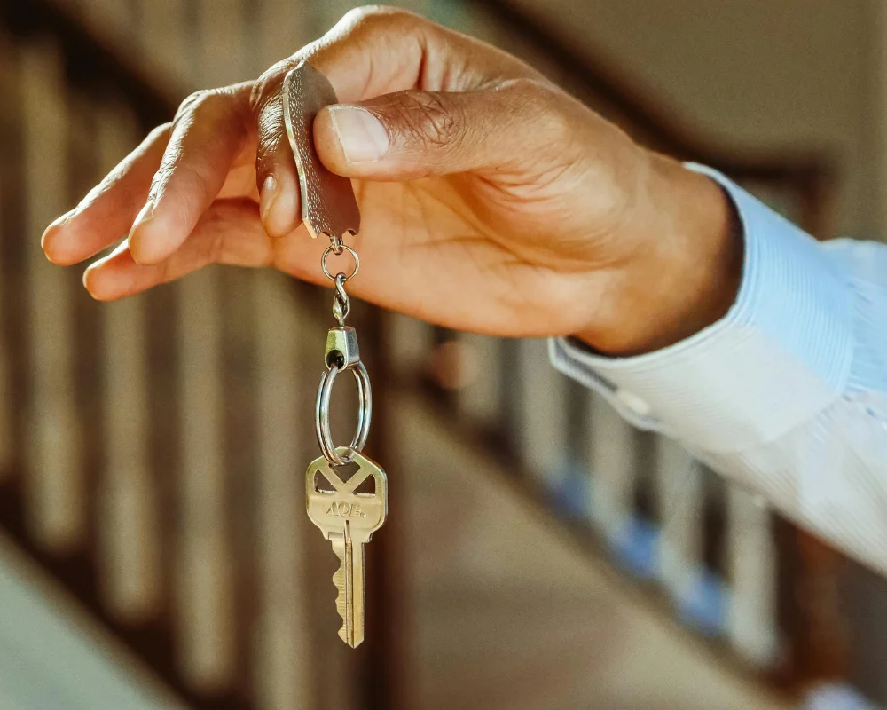 Airbnb 2025 new payment terms